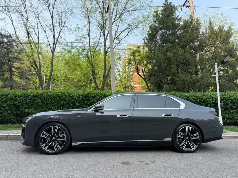 BMW i7 2023 eDrive50L Premium M Sport Package — миниатюра 3