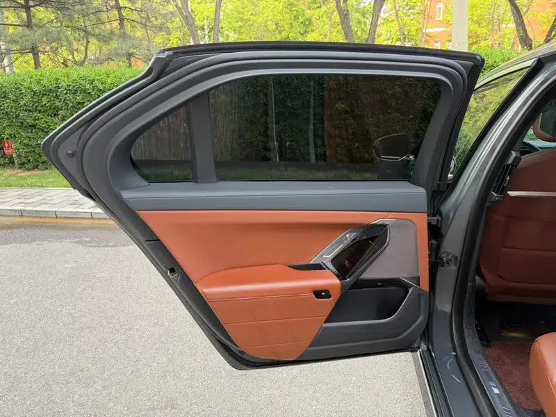 BMW i7 2023 eDrive50L Premium M Sport Package — миниатюра 22