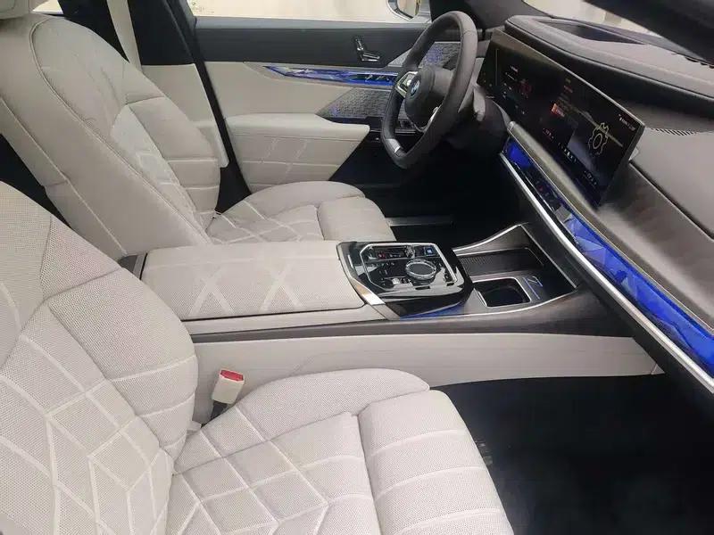 BMW i7 2023 xDrive60L Luxury Package — миниатюра 17