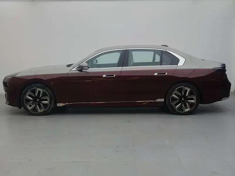 BMW i7 2023 xDrive60L Luxury Package — миниатюра 3