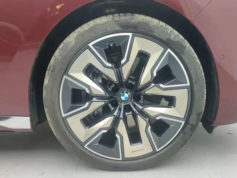 BMW i7 2023 xDrive60L Luxury Package — миниатюра 6