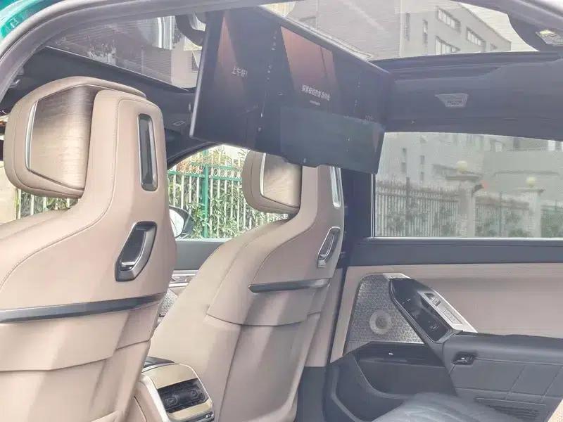BMW i7 2023 M70L xDrive — миниатюра 12