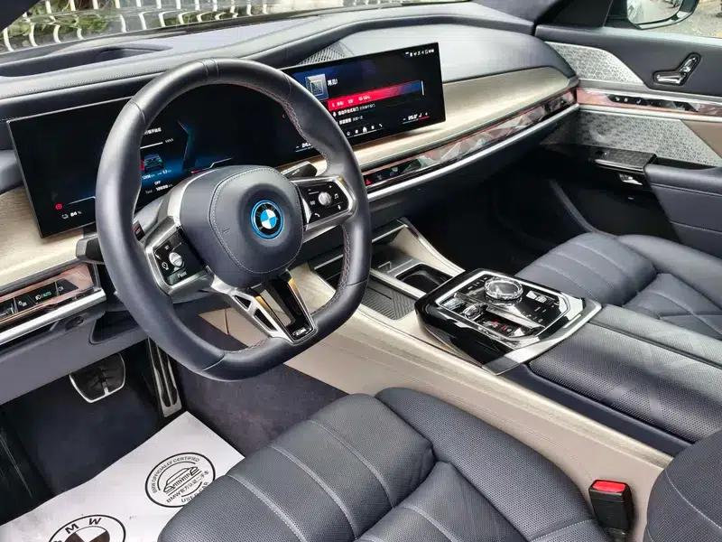 BMW i7 2023 M70L xDrive — миниатюра 18