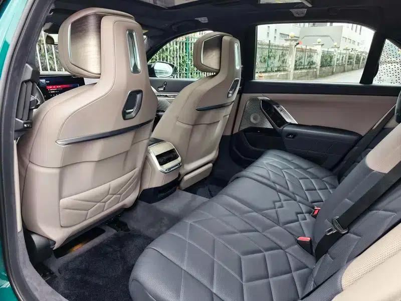 BMW i7 2023 M70L xDrive — миниатюра 22