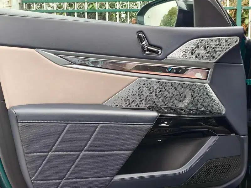 BMW i7 2023 M70L xDrive — миниатюра 8