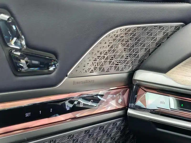 BMW i7 2023 M70L xDrive — миниатюра 9