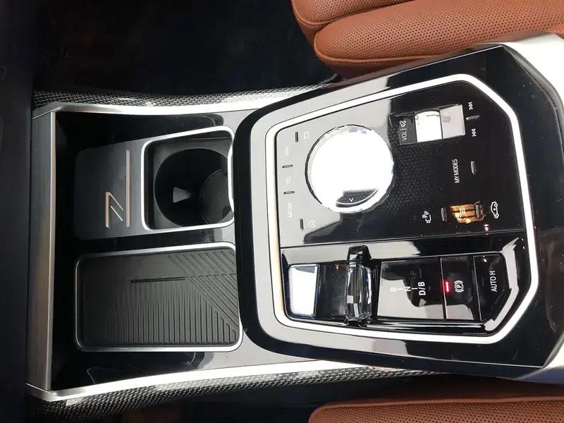 BMW i7 2023 M70L xDrive — миниатюра 14