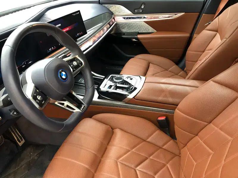 BMW i7 2023 M70L xDrive — миниатюра 16