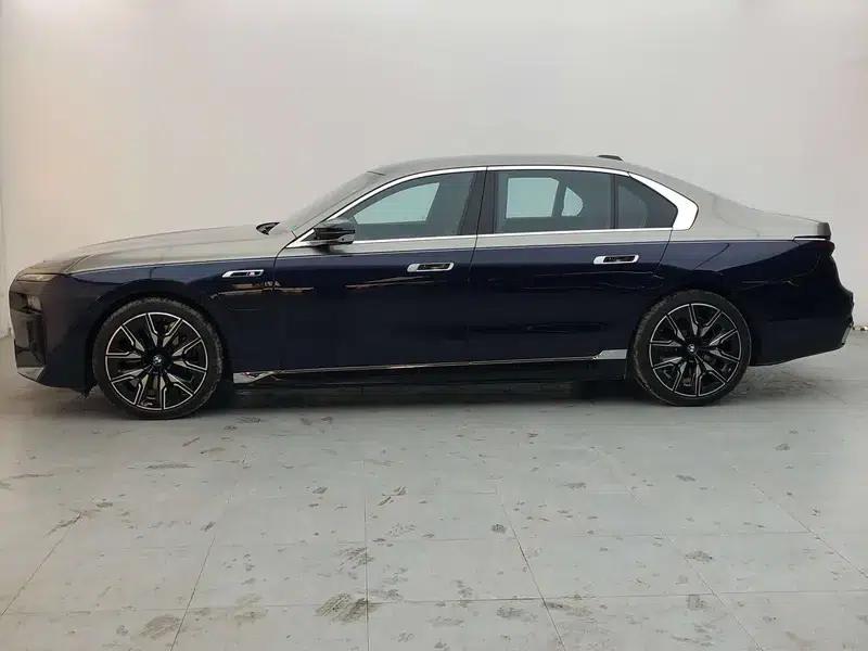 BMW i7 2023 M70L xDrive — миниатюра 3