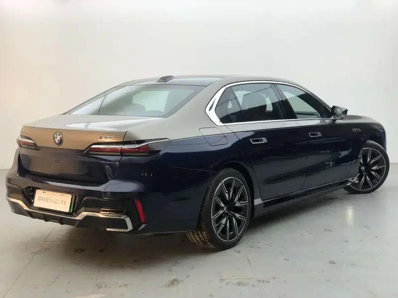 BMW i7 2023 M70L xDrive — миниатюра 5