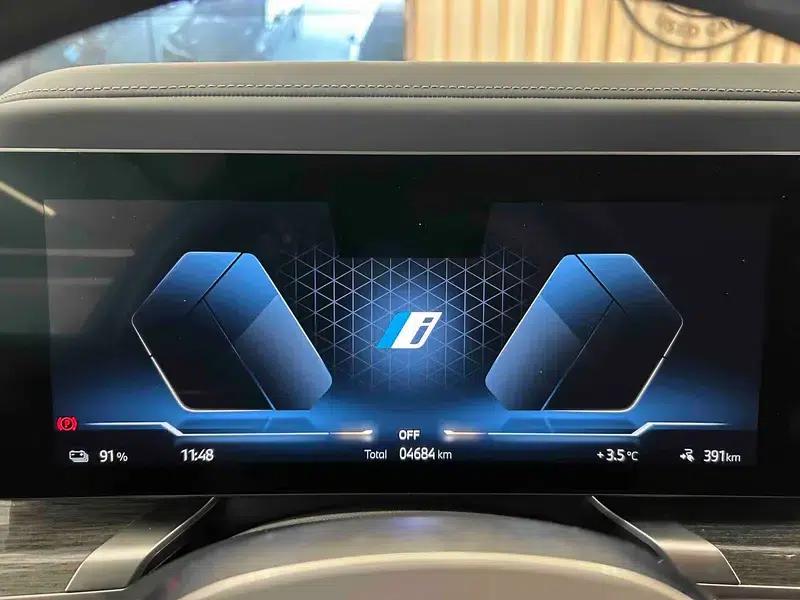 2023 BMW i7 xDrive60L M Sport Package — миниатюра 12