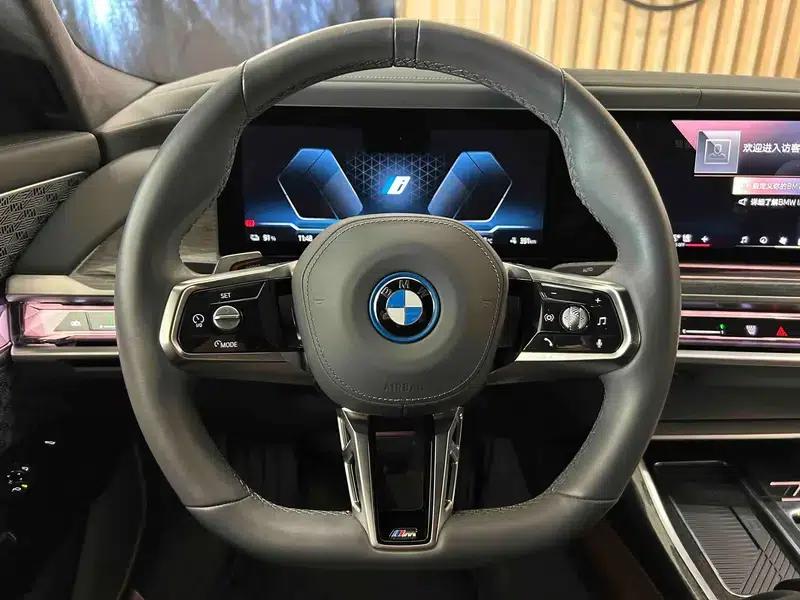 2023 BMW i7 xDrive60L M Sport Package — миниатюра 13