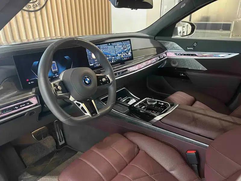 2023 BMW i7 xDrive60L M Sport Package — миниатюра 14