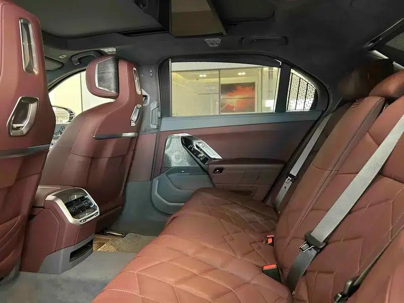 2023 BMW i7 xDrive60L M Sport Package — миниатюра 15