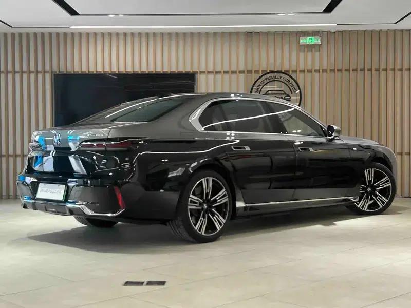 2023 BMW i7 xDrive60L M Sport Package — миниатюра 3