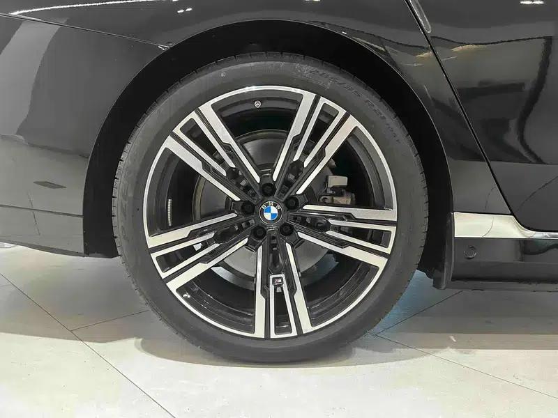 2023 BMW i7 xDrive60L M Sport Package — миниатюра 6