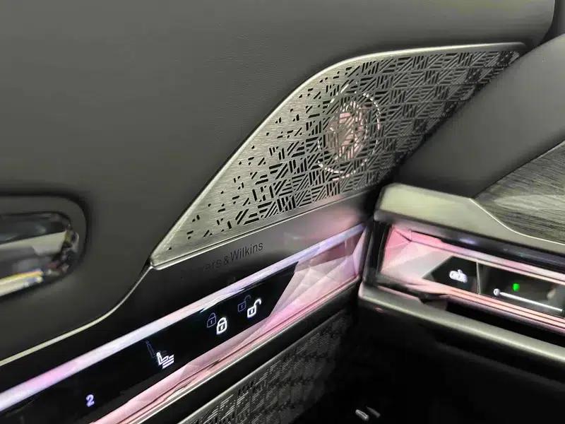 2023 BMW i7 xDrive60L M Sport Package — миниатюра 8