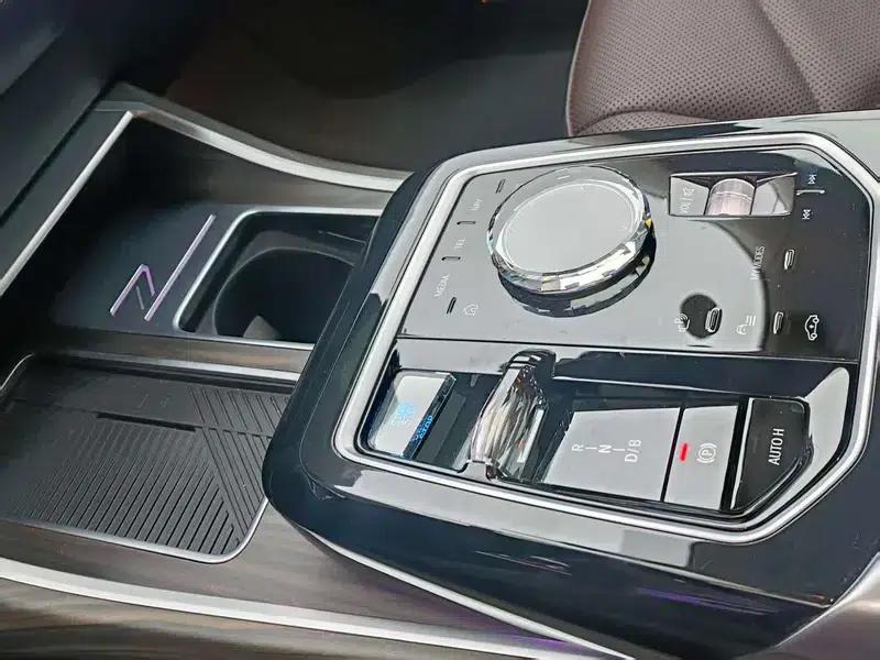 BMW i7 2023 eDrive50L Leading Luxury Package — миниатюра 13