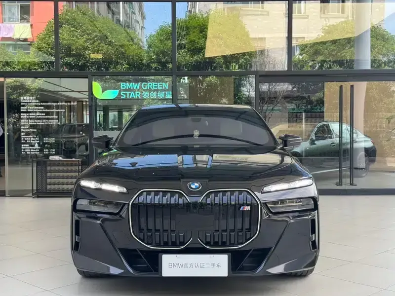 BMW i7 2023 M70L xDrive — миниатюра 2