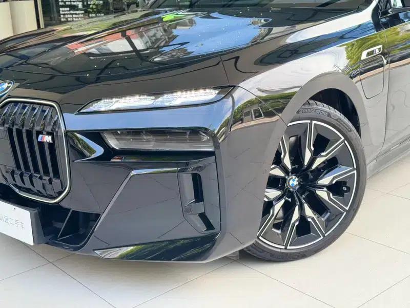 BMW i7 2023 M70L xDrive — миниатюра 11