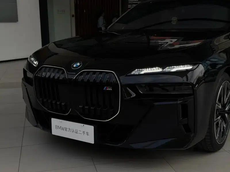 BMW i7 2023 M70L xDrive — миниатюра 14