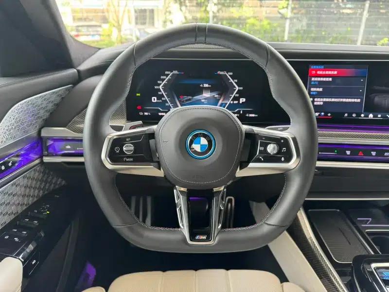 BMW i7 2023 M70L xDrive — миниатюра 17