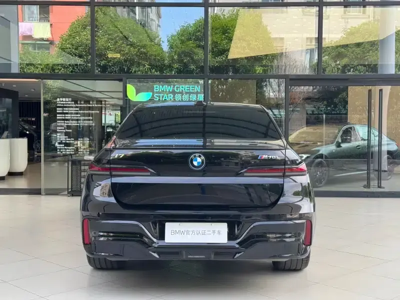 BMW i7 2023 M70L xDrive — миниатюра 4