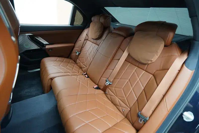 BMW i7 2023 xDrive60L Luxury Package — миниатюра 21