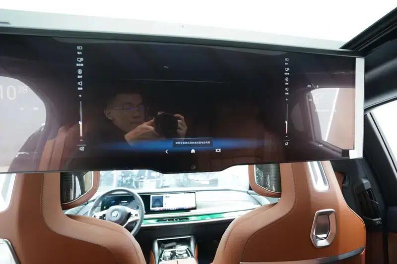 BMW i7 2023 xDrive60L Luxury Package — миниатюра 6