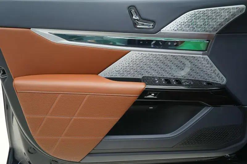 BMW i7 2023 xDrive60L Luxury Package — миниатюра 7