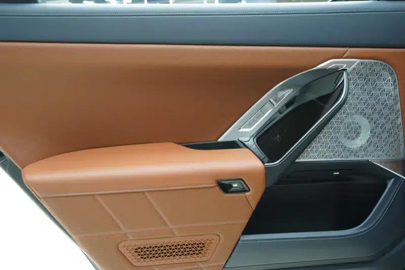 BMW i7 2023 xDrive60L Luxury Package — миниатюра 9