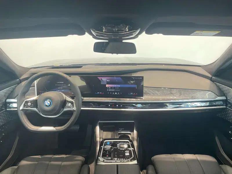 BMW i7 2023 xDrive60L Luxury Package — миниатюра 11