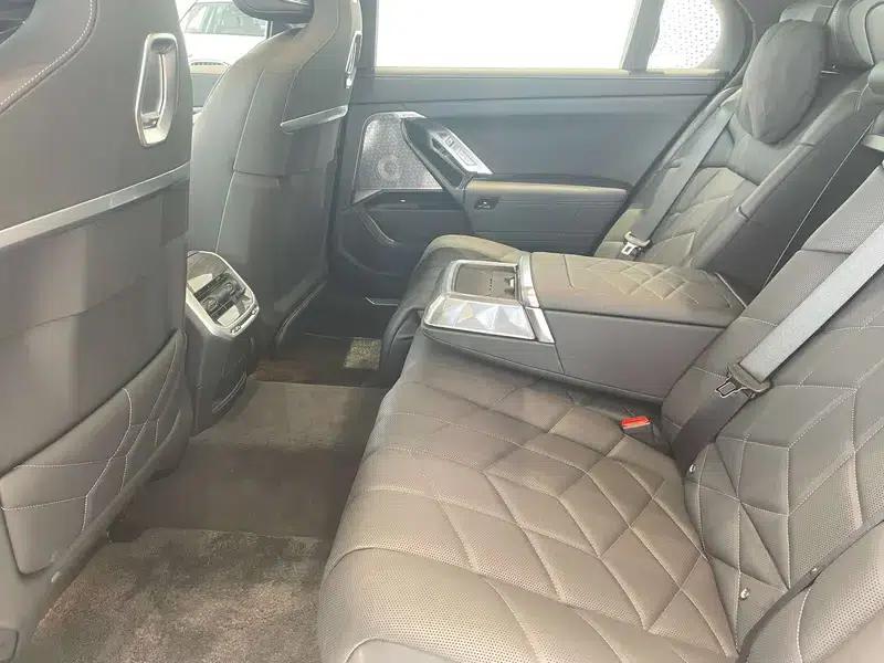 BMW i7 2023 xDrive60L Luxury Package — миниатюра 16