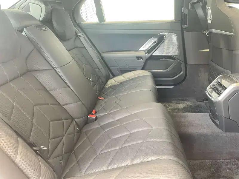 BMW i7 2023 xDrive60L Luxury Package — миниатюра 17