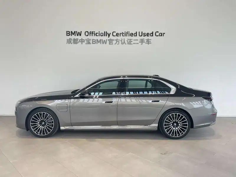 BMW i7 2023 xDrive60L Luxury Package — миниатюра 3