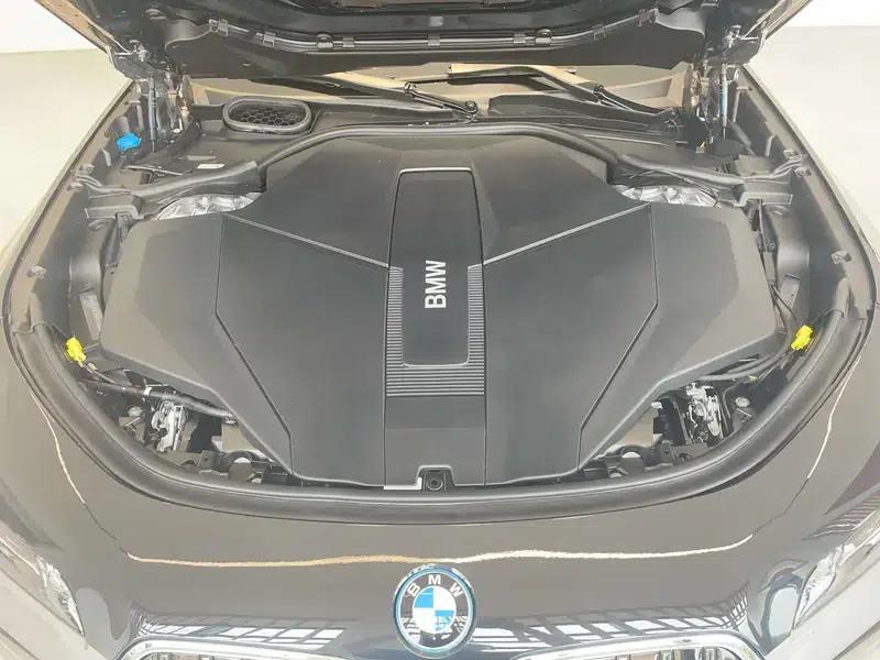 BMW i7 2023 xDrive60L Luxury Package — миниатюра 6