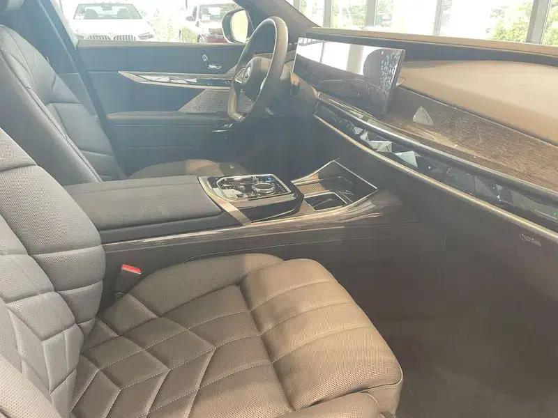 BMW i7 2023 xDrive60L Luxury Package — миниатюра 9