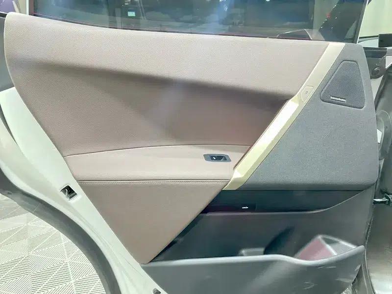 BMW iX 2022 xDrive40 — миниатюра 19