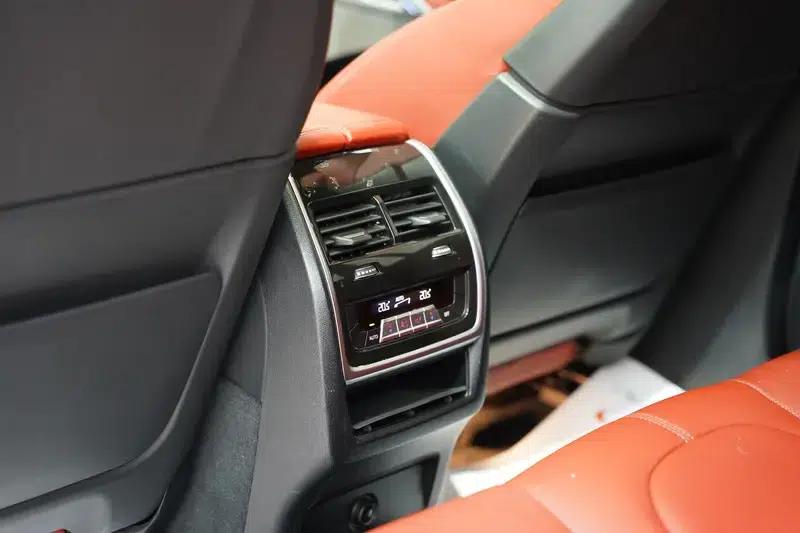 2021 BMW X6 M — миниатюра 8
