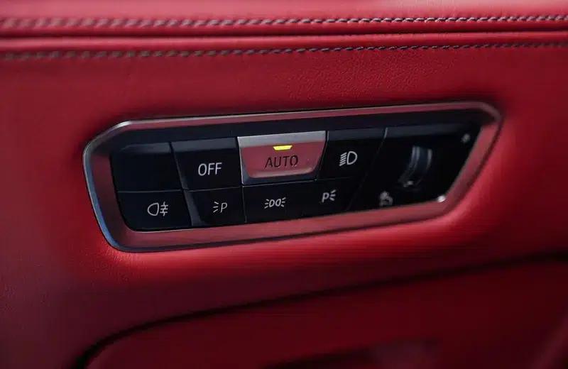 2020 BMW X6 M — миниатюра 21