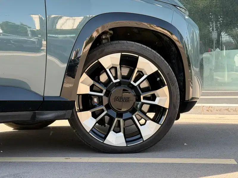 BMW XM 2023 4.4T Standard Edition — миниатюра 15
