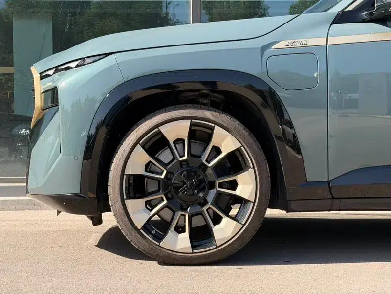 BMW XM 2023 4.4T Standard Edition — миниатюра 10