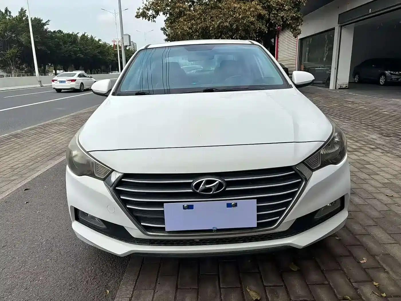 2016 Hyundai Verna 1.4L Automatic Sport — миниатюра 2