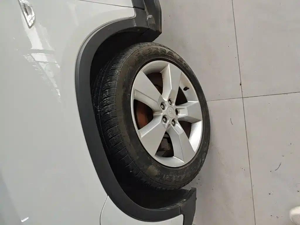 Chevrolet Trax 2014 1.4T Manual 2WD Comfort Model — миниатюра 23