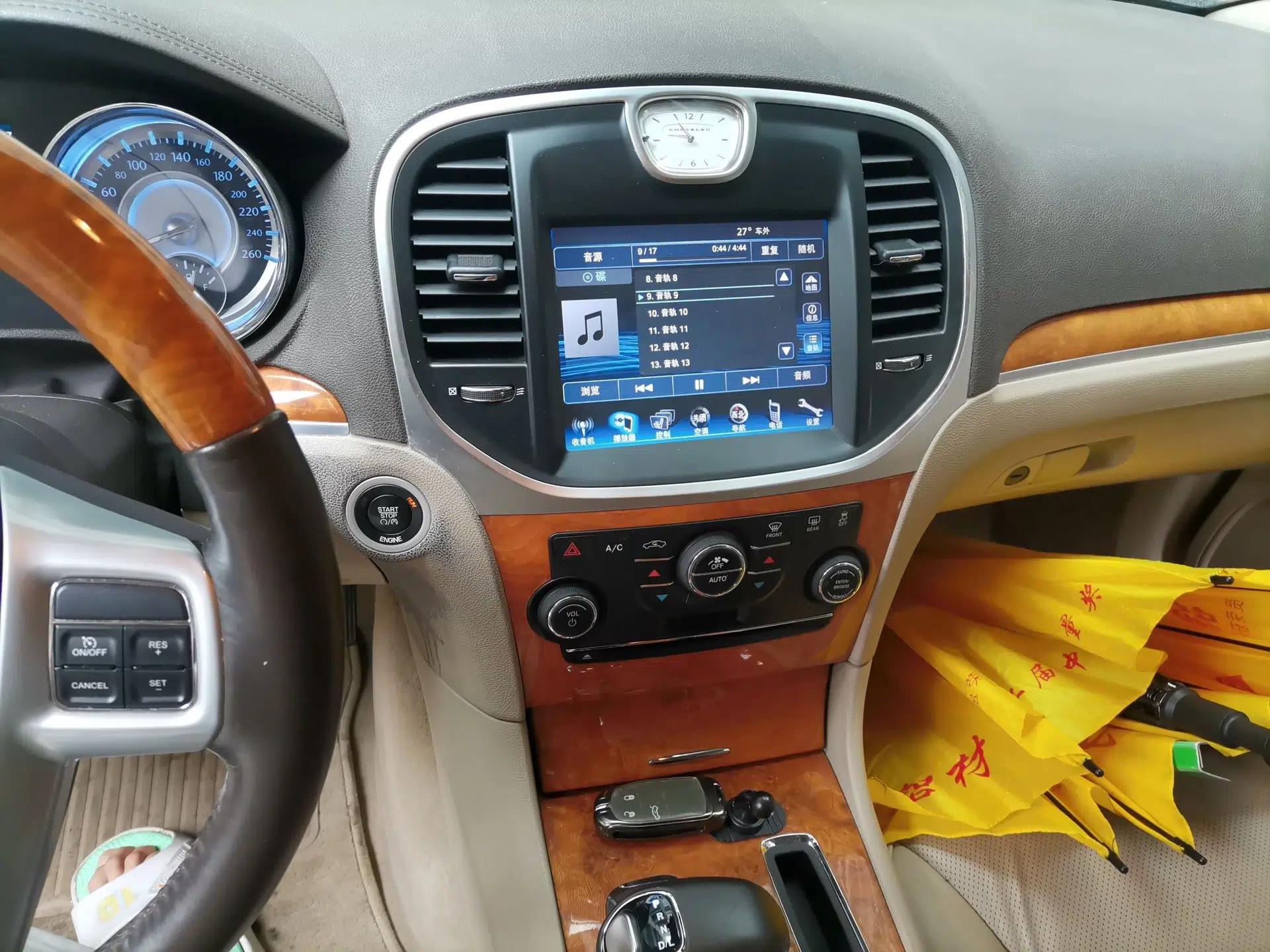 Chrysler 300C 2013 3.6L Luxury Edition — миниатюра 13