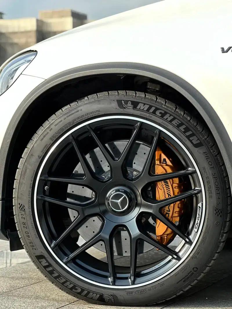 Mercedes-Benz GLC Coupe AMG 2018 AMG GLC 63 S 4MATIC+ Coupe SUV — миниатюра 10