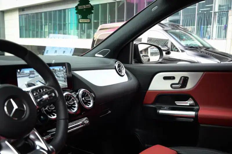 2022 Mercedes-Benz GLA AMG 35 4MATIC — миниатюра 24