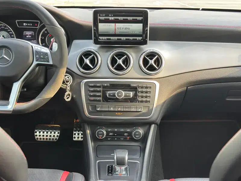 2015 Mercedes-Benz GLA AMG 45 4MATIC — миниатюра 18