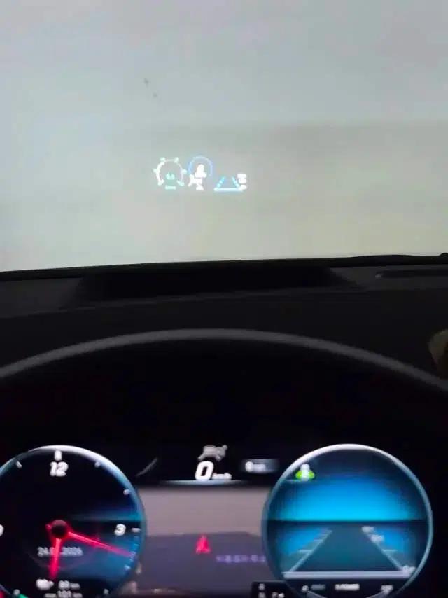 Mercedes-Benz EQA 2022 EQA 300 4MATIC First Edition — миниатюра 8