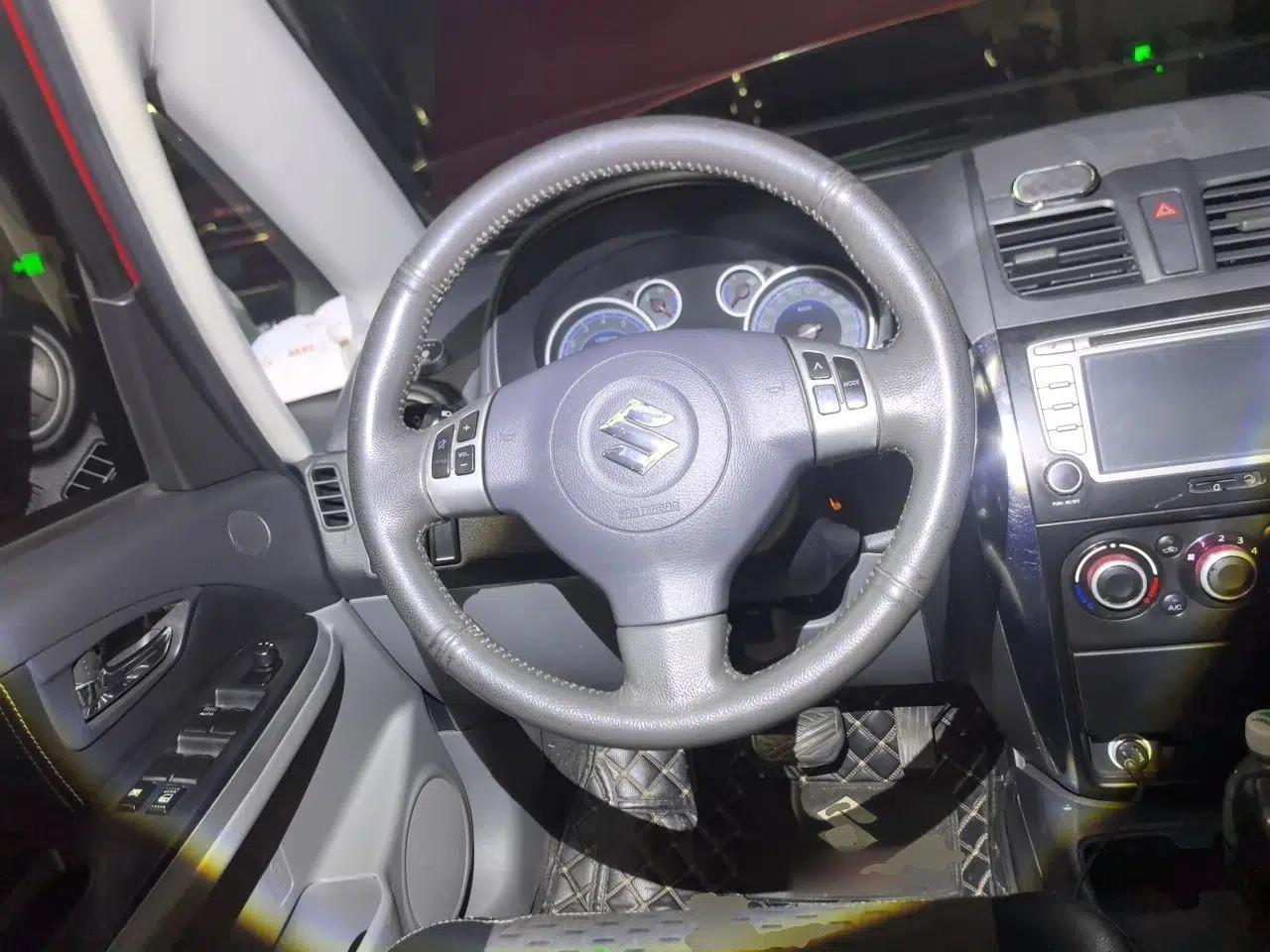 Suzuki SX4 2011 Hatchback 1.6L Automatic Sport Model — миниатюра 10